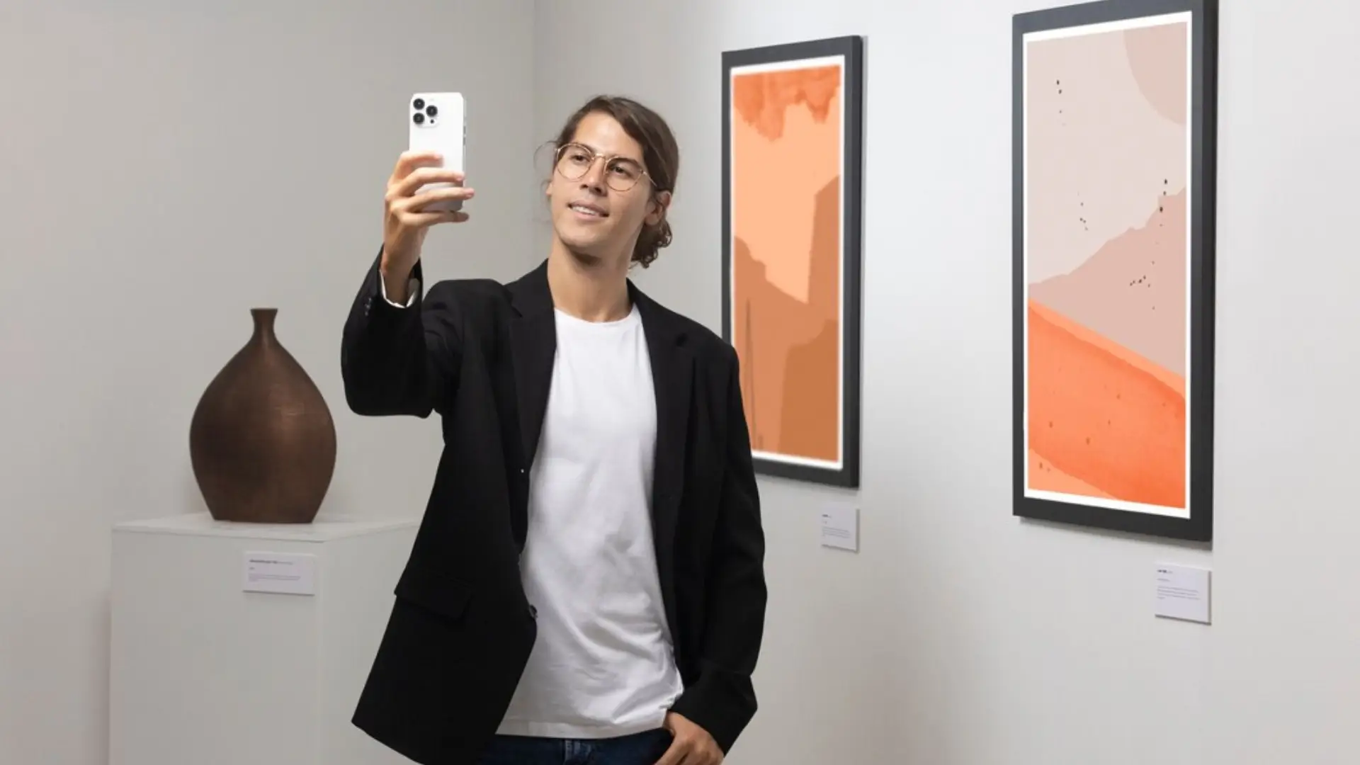 Read more about the article Steps To Promote Your Art Gallery On Instagram